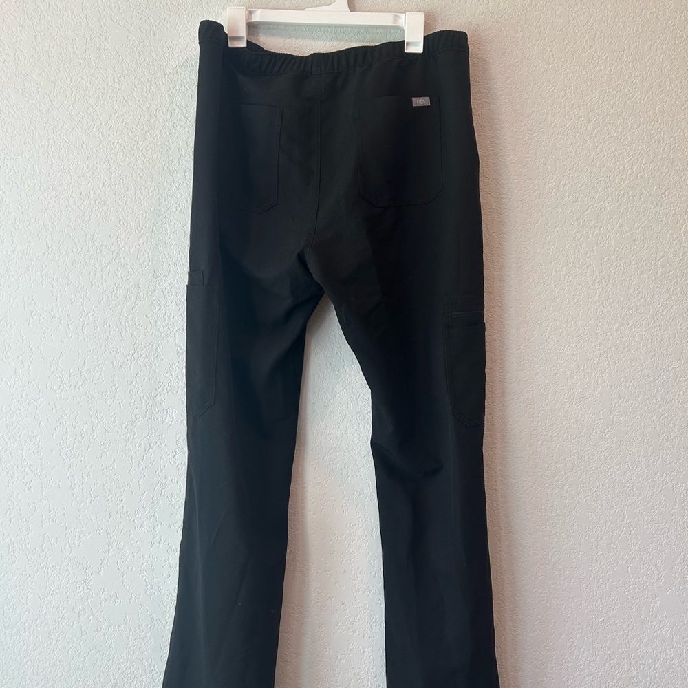 Figs cargo scrub bottoms, large (new, never worn) $30 - Picture 2 of 5